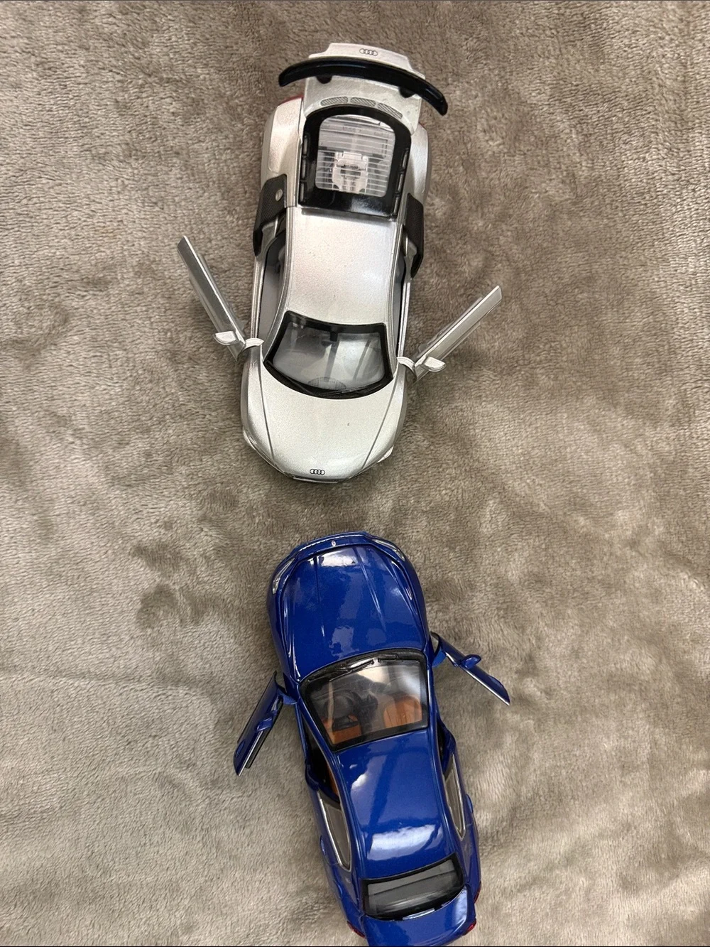 MSZ 1:43 Audi R8 GT Diecast Silver Black  & Maserati Ghibli 4.5